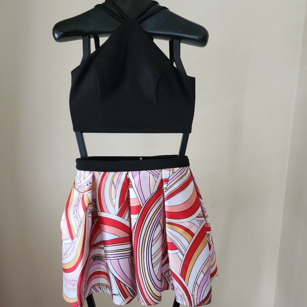 Teezeme 2 piece skirt set. Size 5/7 (does stretch a little) Multi-color